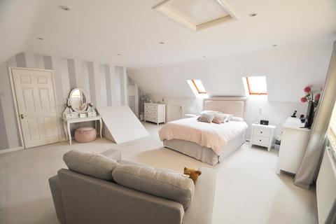 13 Spingate Close, Hornchurch, RM12 6SW