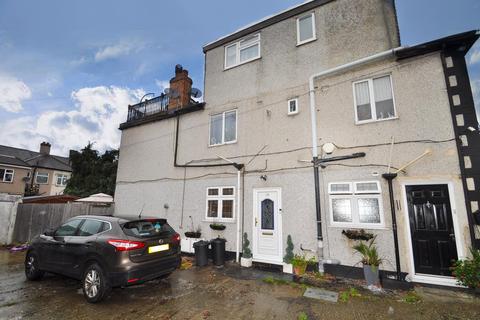 28 Matlock Gardens, Hornchurch, RM12 6HX