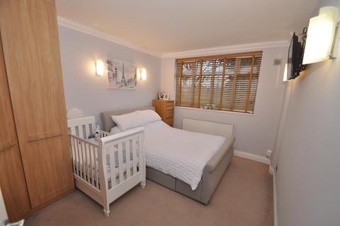 28 Matlock Gardens, Hornchurch, RM12 6HX