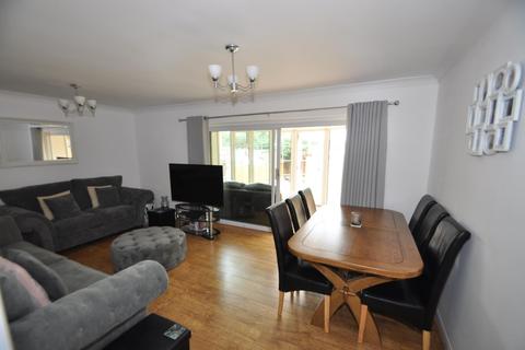 7 Courage Close, Hornchurch, RM11 2BJ