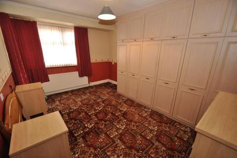 36 Dorian Road, Hornchurch, RM12 4AL