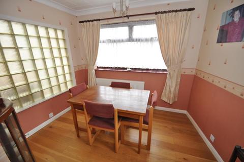 36 Dorian Road, Hornchurch, RM12 4AL