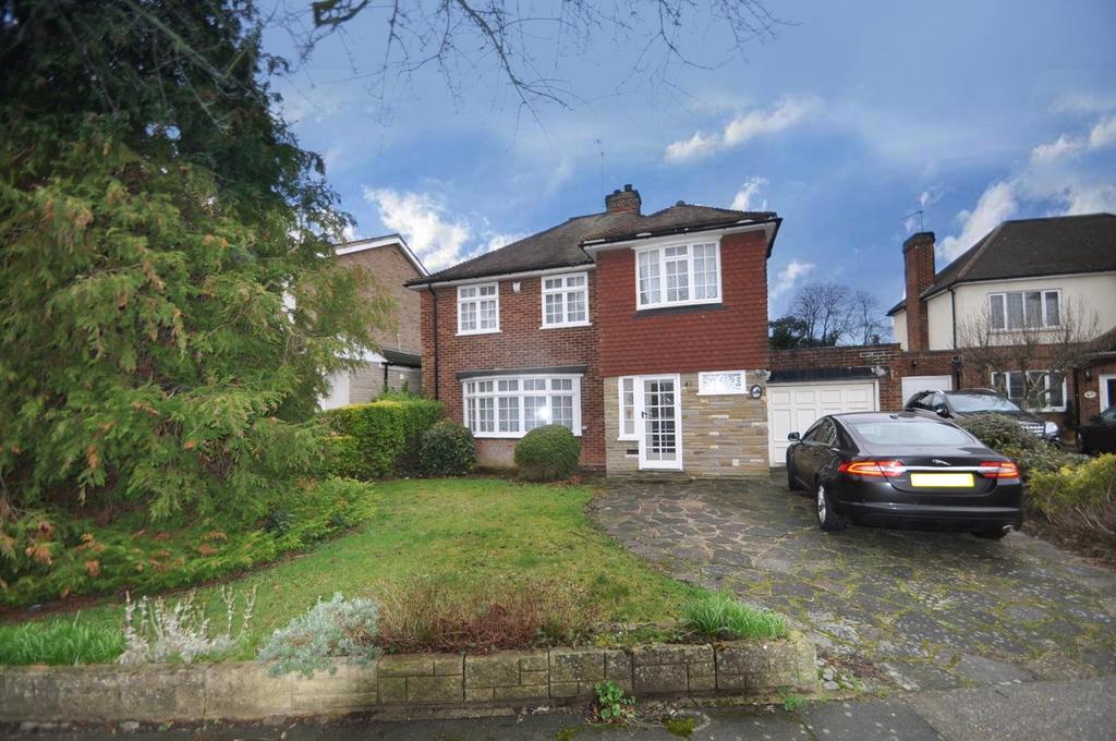 Nelmes Crescent, Hornchurch, RM11 3 bed detached house £850,000