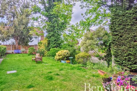 Flat 3, Lees Manor Court, 51 Upminster Road, Hornchurch, RM11 3XN