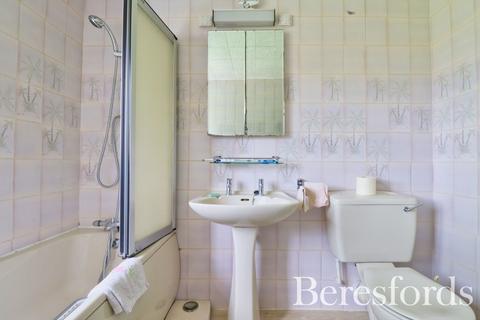 7 Mendoza Close, Hornchurch, RM11 2RP