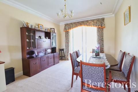 199 Ravenscourt Grove, Hornchurch, RM12 6JA