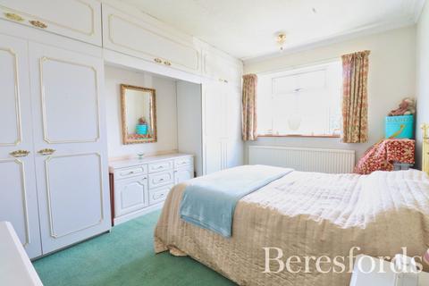 199 Ravenscourt Grove, Hornchurch, RM12 6JA