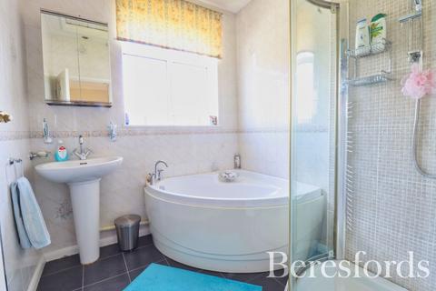 199 Ravenscourt Grove, Hornchurch, RM12 6JA