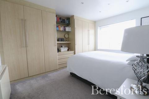 Flat 44, Falkirk Court Falkirk Close, Hornchurch, RM11 3QX