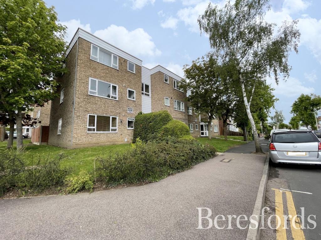 Globe Road, Globe Road, RM11 2 bed apartment £260,000