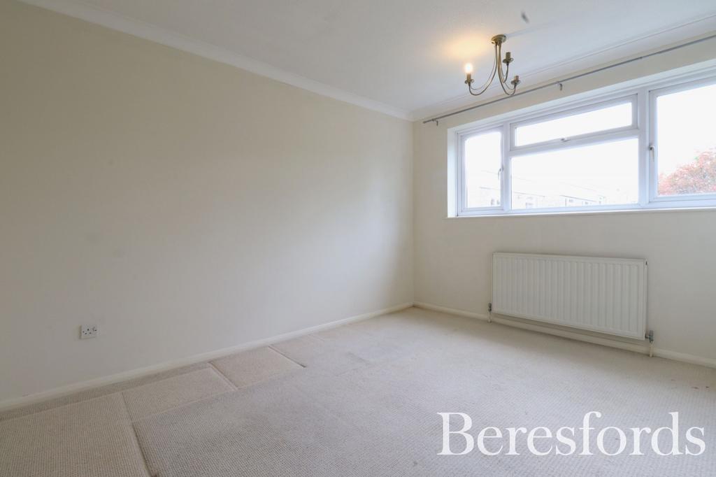 Globe Road, Globe Road, RM11 2 bed apartment £260,000