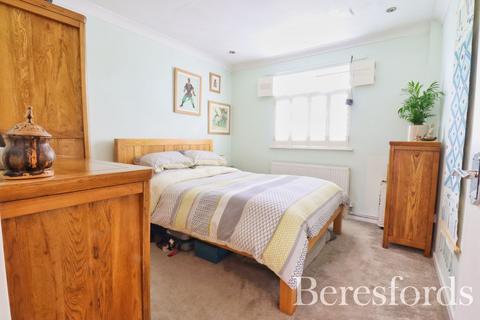 54 Adelphi Crescent, Hornchurch, RM12 4JZ