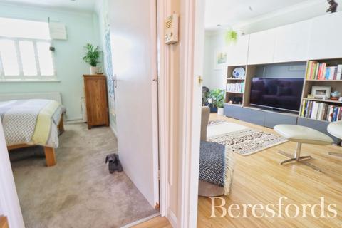 54 Adelphi Crescent, Hornchurch, RM12 4JZ