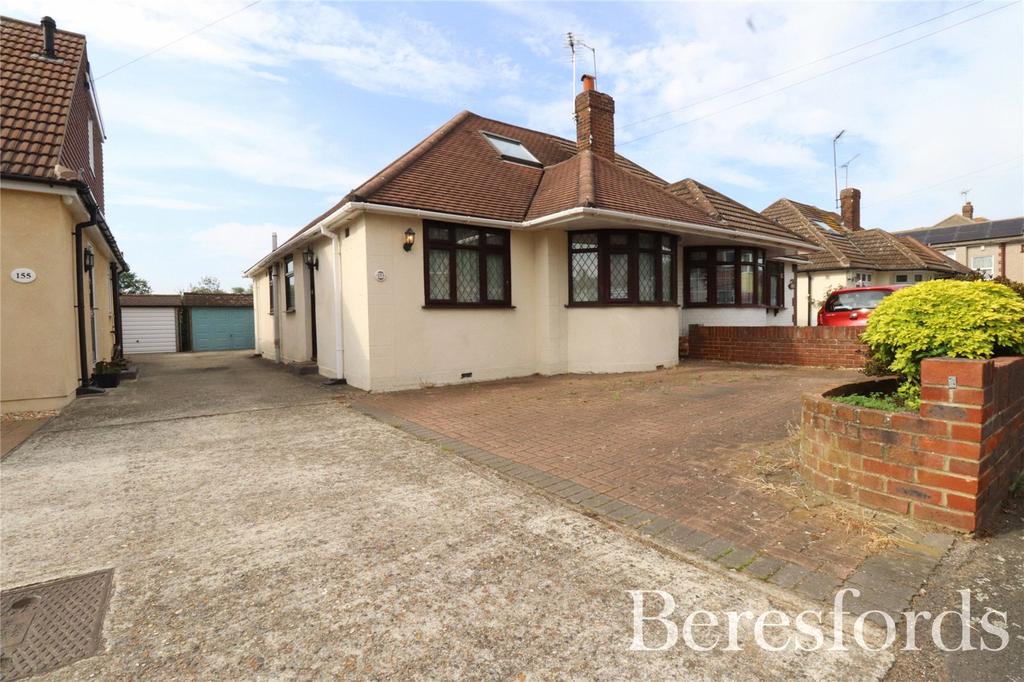 Warren Drive, Hornchurch, RM12 3 bed bungalow £440,000