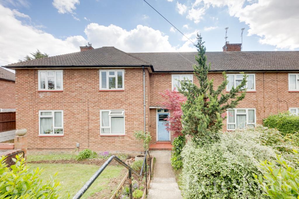 Dudley Road, Harold Hill, RM3 2 bed maisonette - £220,000