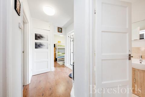 46 Dudley Road, Romford, RM3 8LH