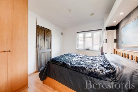 46 Dudley Road, Romford, RM3 8LH