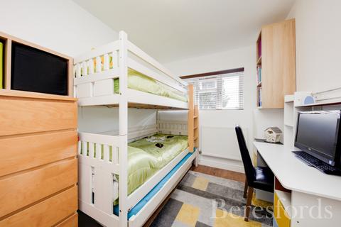 46 Dudley Road, Romford, RM3 8LH