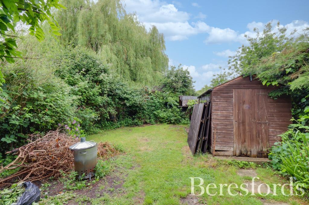 Gubbins Lane, Harold Wood, RM3 4 bed semidetached house £575,000
