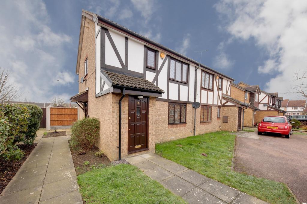 Bennison Drive, Harold Wood, RM3 1 bed £235,000