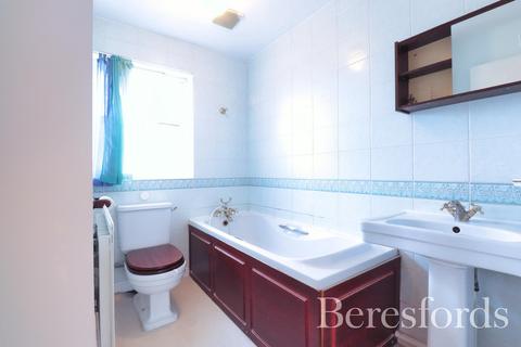 9 Ward Gardens, Harold Wood, Romford, RM3 0WX