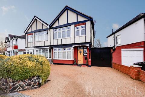 10 Masefield Crescent, Romford, RM3 7PL