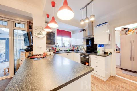 10 Masefield Crescent, Romford, RM3 7PL