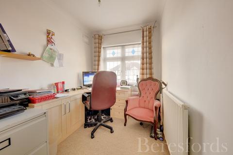 10 Masefield Crescent, Romford, RM3 7PL