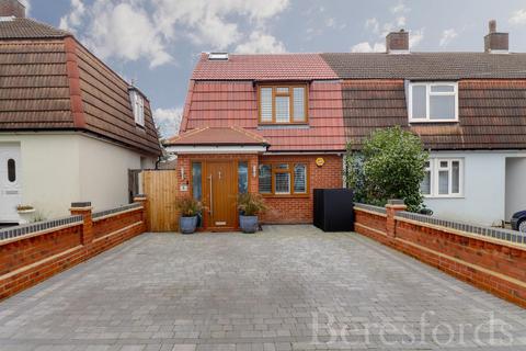 5 Ruskin Gardens, Romford, RM3 7BE