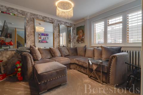 5 Ruskin Gardens, Romford, RM3 7BE
