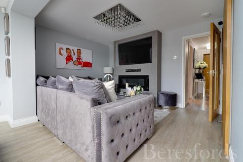 5 Ruskin Gardens, Romford, RM3 7BE