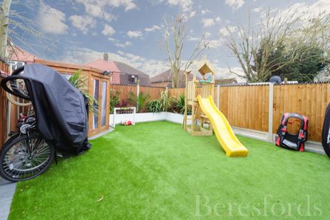 5 Ruskin Gardens, Romford, RM3 7BE