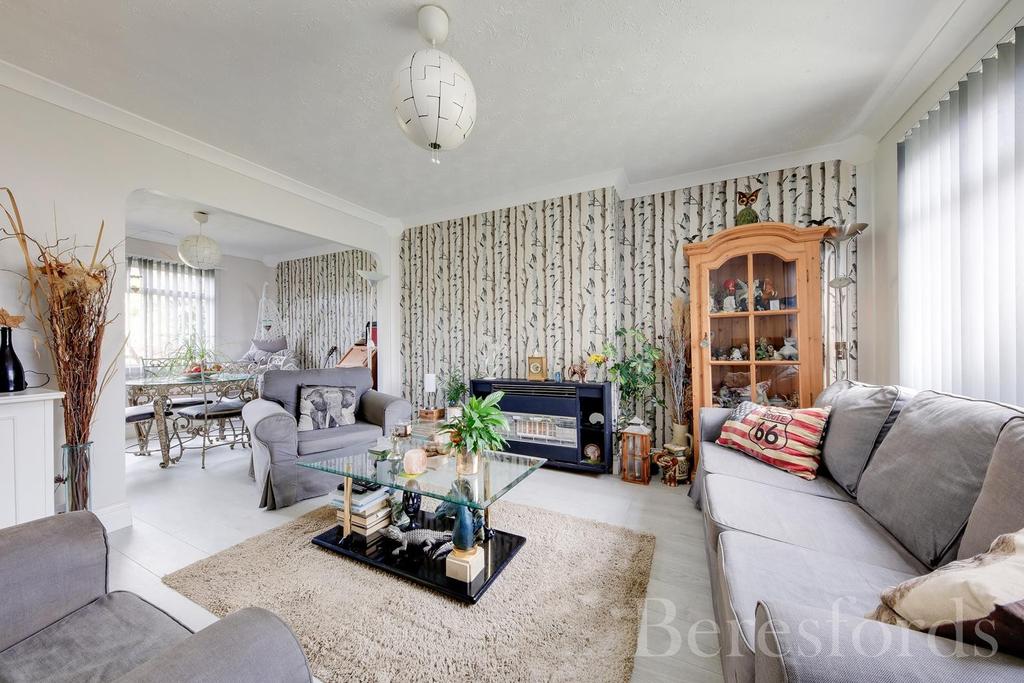 Daventry Road, Harold Hill, RM3 3 bed end of terrace house £310,000