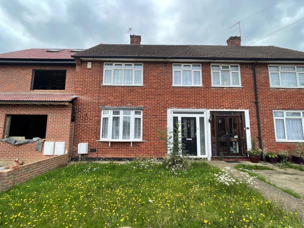 Harlesden Road, Harold Hill, RM3 3 bed terraced house £375,000