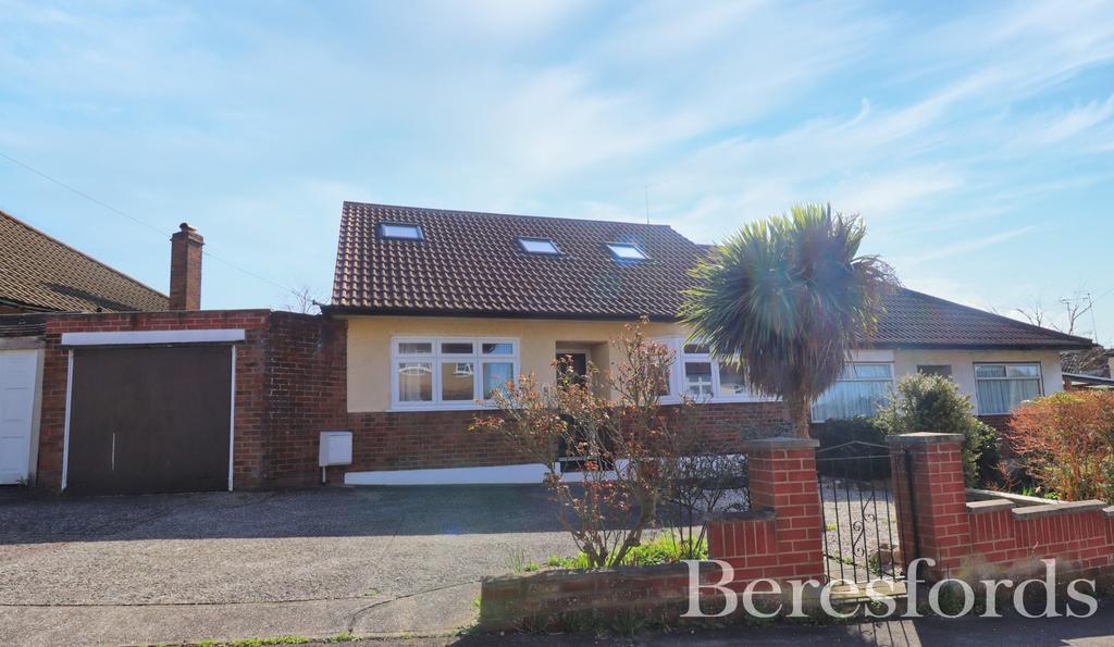 Ridgeway, Ingatestone, CM4 4 bed bungalow £475,000