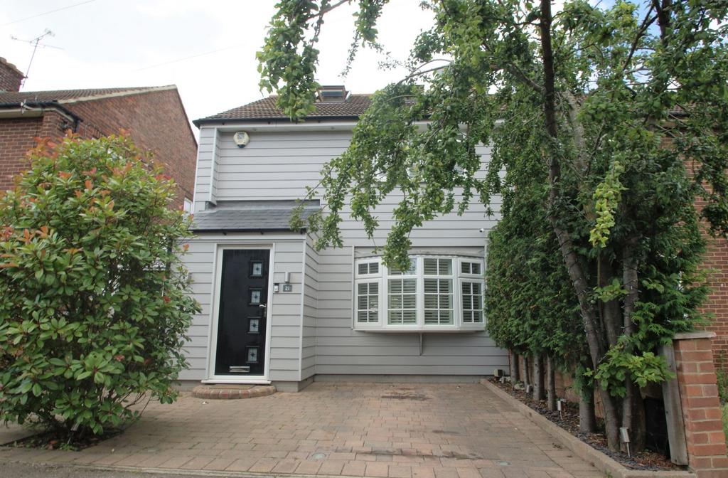 Mountney Close, Ingatestone, CM4 4 bed semidetached house £400,000