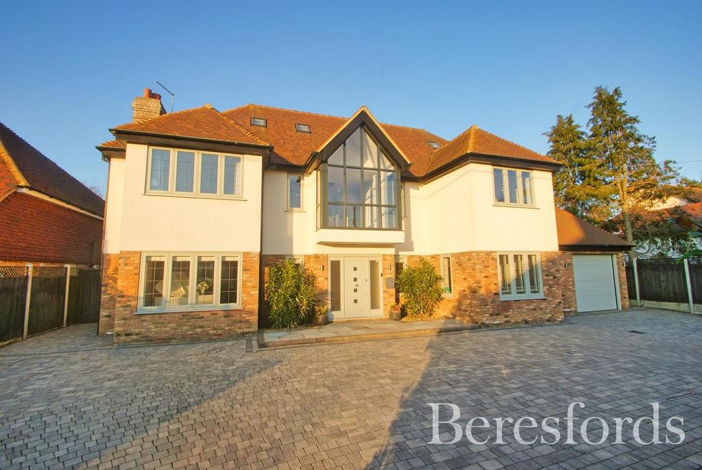 Avenue Road, Ingatestone, CM4 7 bed detached house £2,000,000