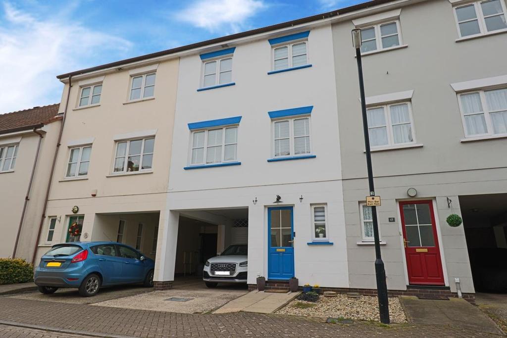 Gate Street Mews, Maldon, CM9 3 bed end of terrace house £375,000