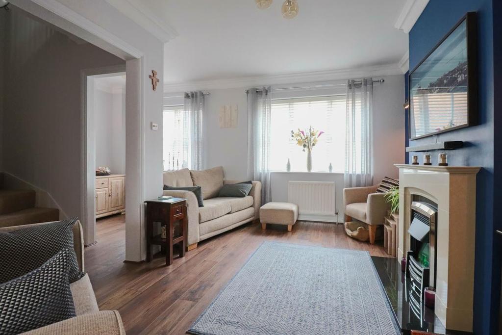 Gate Street Mews, Maldon, CM9 3 bed end of terrace house £375,000
