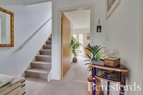 2 Barber Close, Great Totham, Maldon, CM9 8FL