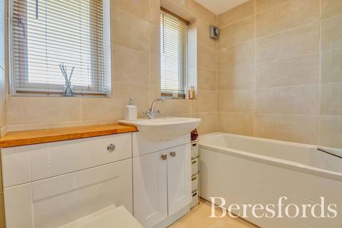 98 Hutton Drive, Hutton, Brentwood, CM13 1QN