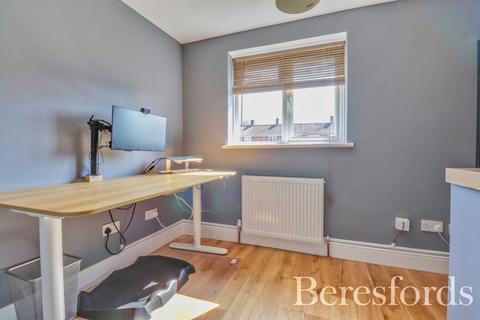 98 Hutton Drive, Hutton, Brentwood, CM13 1QN