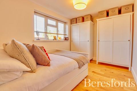 98 Hutton Drive, Hutton, Brentwood, CM13 1QN