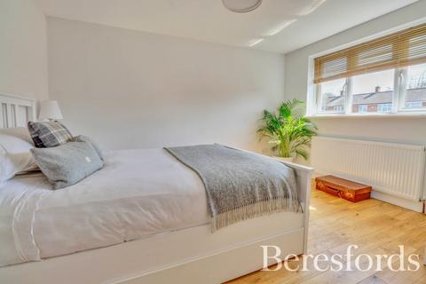 98 Hutton Drive, Hutton, Brentwood, CM13 1QN