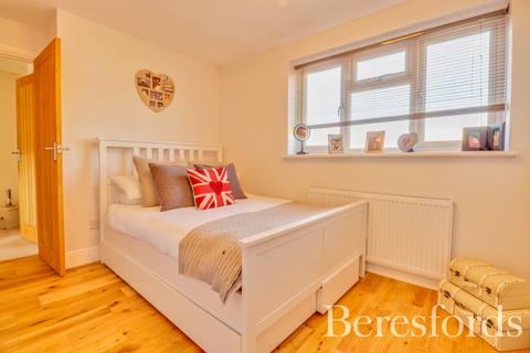 98 Hutton Drive, Hutton, Brentwood, CM13 1QN