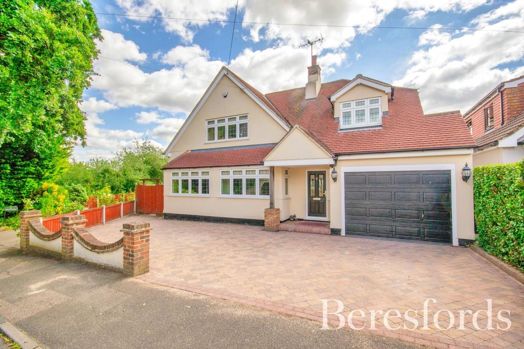 Sunray Avenue, Hutton, CM13 4 bed detached house £975,000