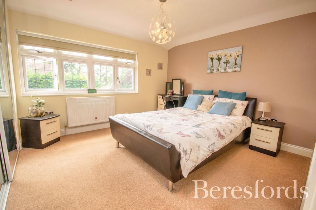 Sunray Avenue, Hutton, CM13 4 bed detached house £975,000