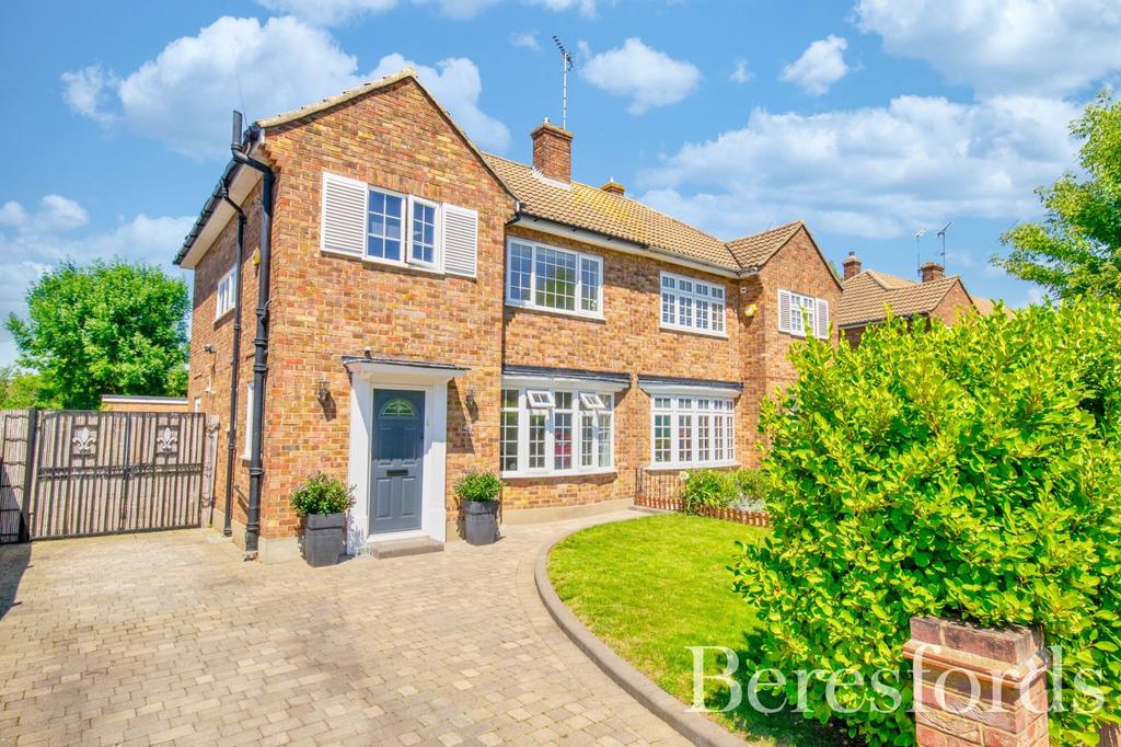 Chelmer Drive, Hutton, CM13 3 bed semidetached house £475,000