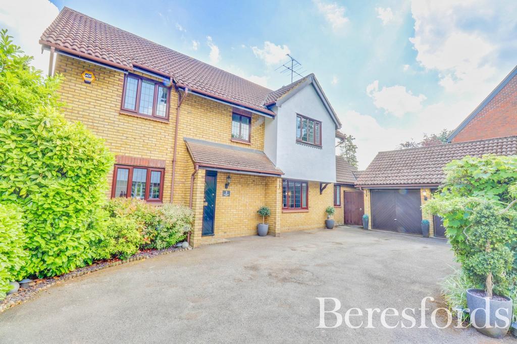 Trotwood Close, Shenfield, CM15 4 bed detached house £1,200,000