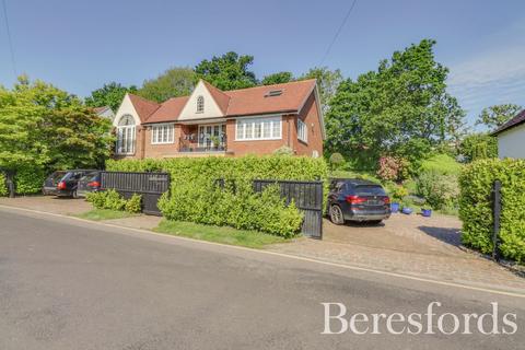 Greenloaning, 8 Herington Grove, Hutton, Brentwood, CM13 2NN